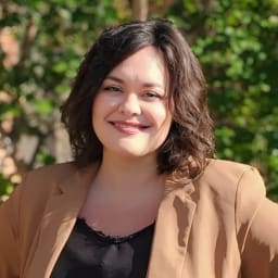 Rachel Hurst Headshot